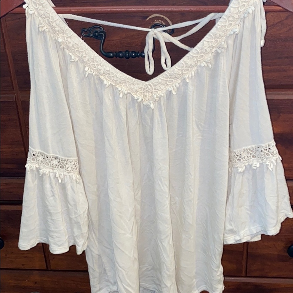 White lace quarter sleeve top